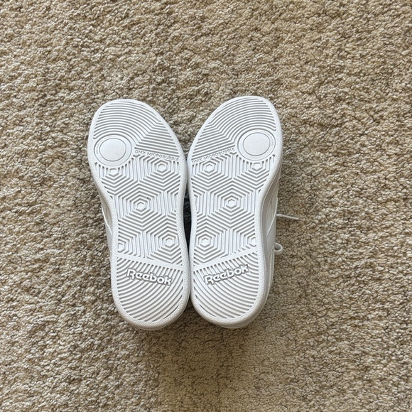 New Never Worn Reebok Court Advance Womens Sneakers - Picture 3 of 5